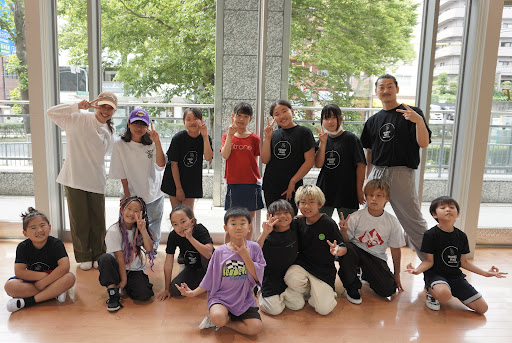 ダンススクール Freshest Peace Dance School (フレッシェスト ピース ダンススクール)