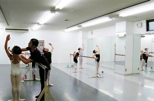 ダンススクール スタジオ ハーモニクス